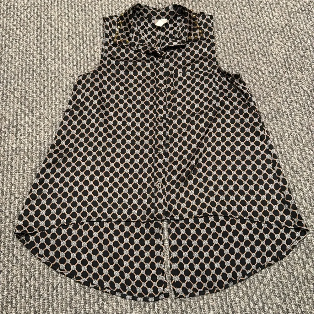 ⭐️5/$15⭐️ Forever 21 top - Picture 1 of 7
